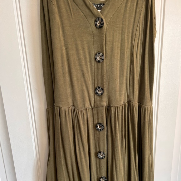 VENUS Green Maxi Dress - Picture 2 of 8